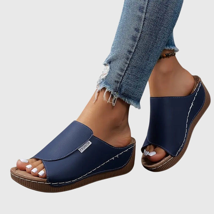 Esther | Ortopediska kilklackade sandaler