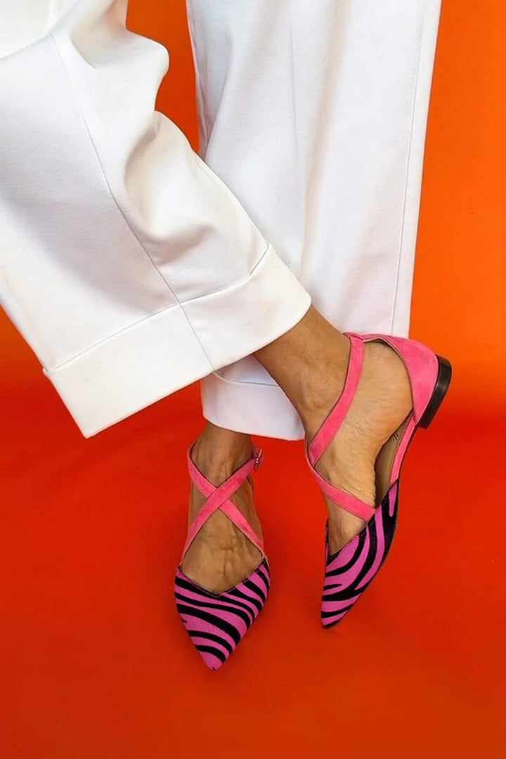 ZEBRA TRYCK CROSS-STRAP FLATS