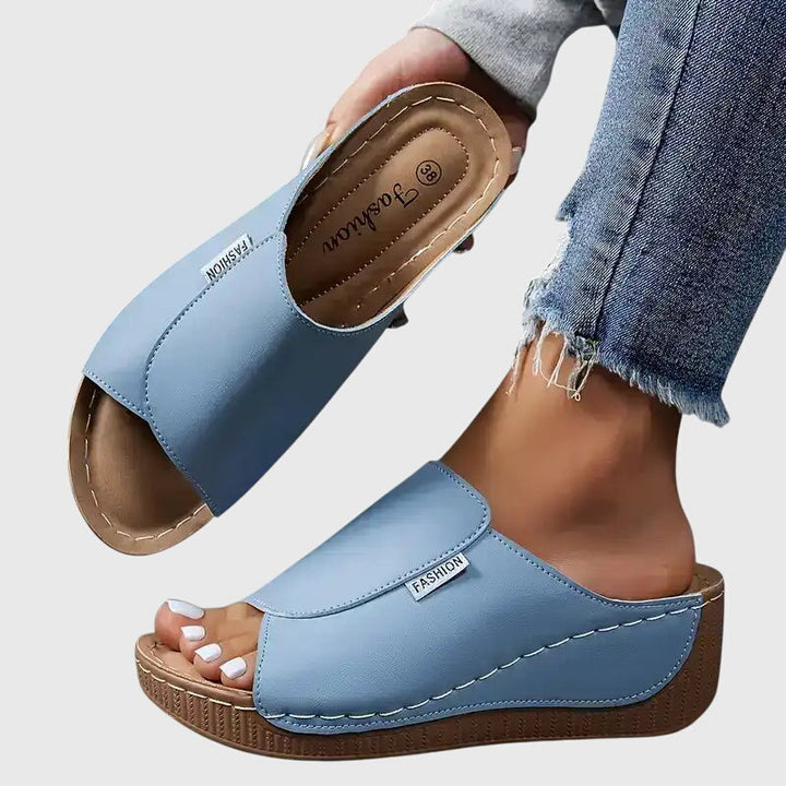 Esther | Ortopediska kilklackade sandaler