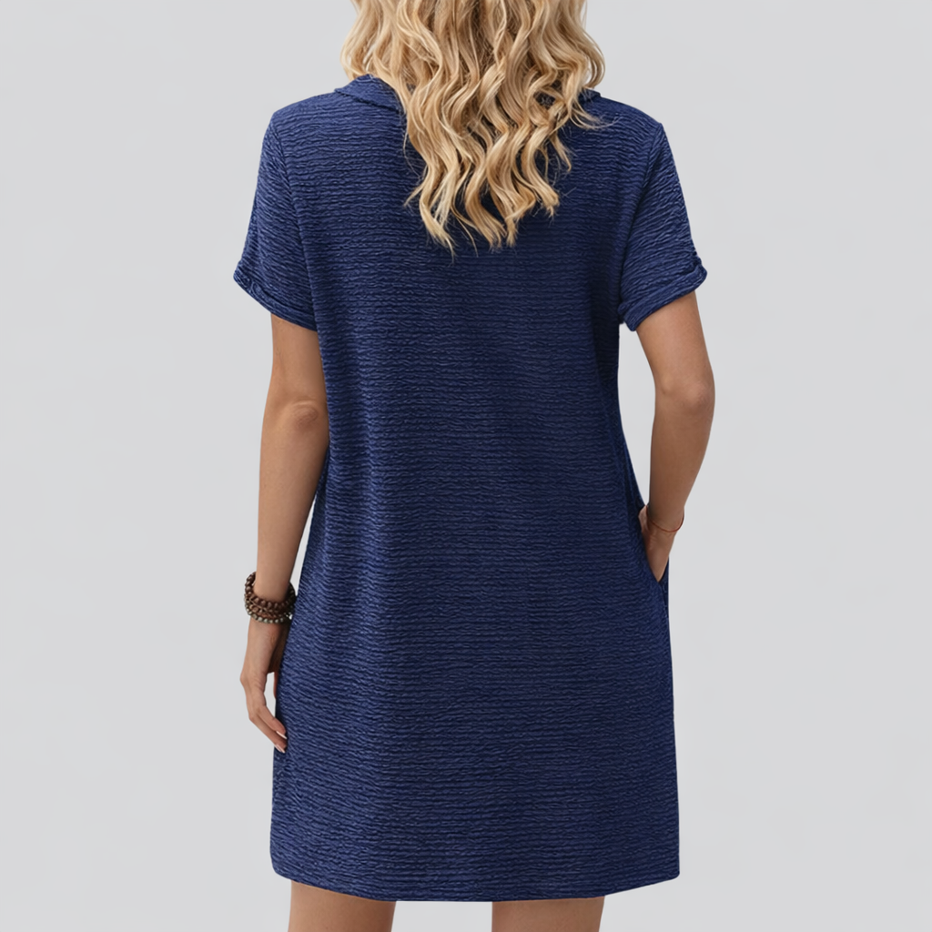 Luna™ | Elegant topp med dekorativa knappar och rund halsringning