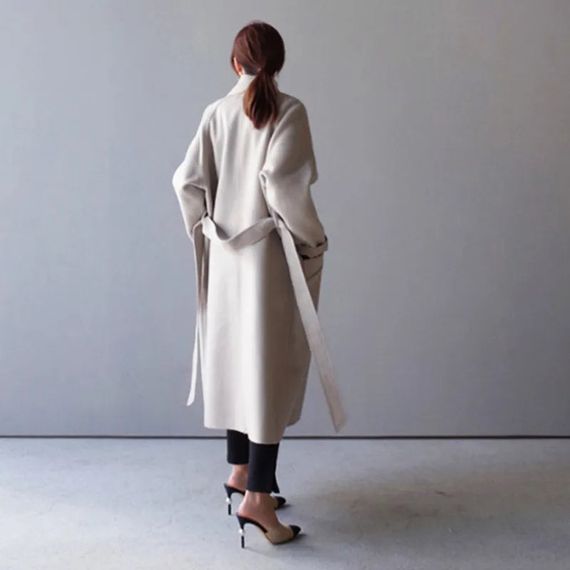 Malvine | Elegant Långkappa i Tidlös Design