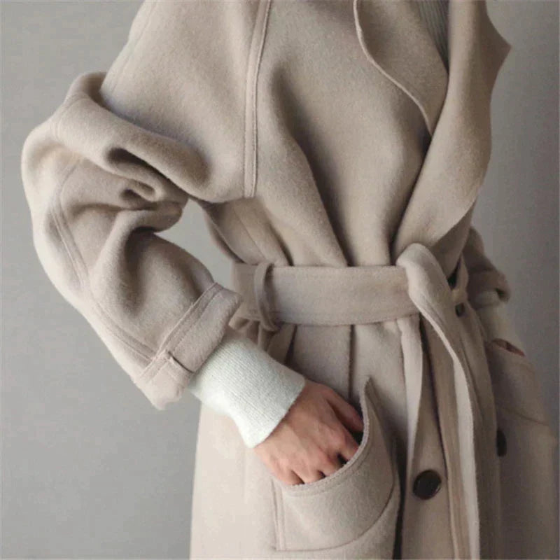 Malvine | Elegant Långkappa i Tidlös Design