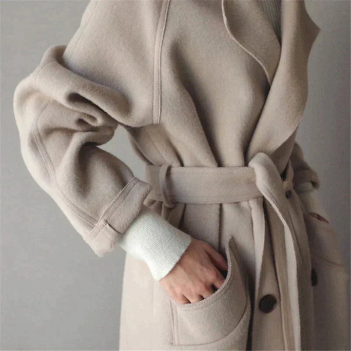 Malvine | Elegant Långkappa i Tidlös Design