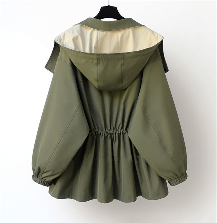 Moderna tweekoloriga trenchcoat i beige och olivgrön