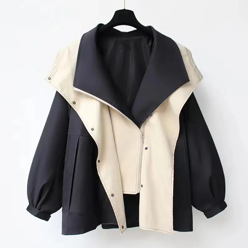 Moderna tweekoloriga trenchcoat i beige och olivgrön