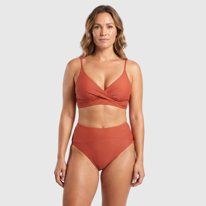 Jodi | Höghöftad Bikini med Lekfull V-ringning