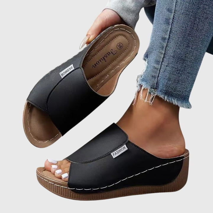 Esther | Ortopediska kilklackade sandaler