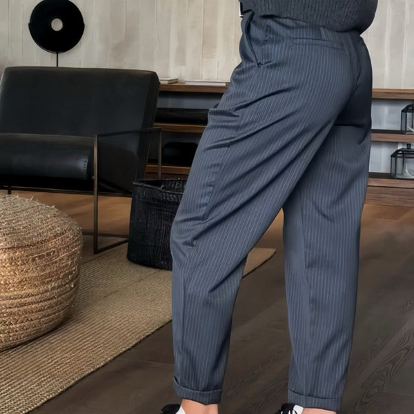 MATHILDA | ELEGANT, FIGURSMICKRANDE BYXA MED RÄNDER