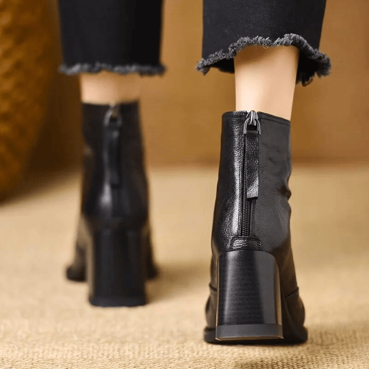 Cornelia | Eleganta läderankelboots med klack
