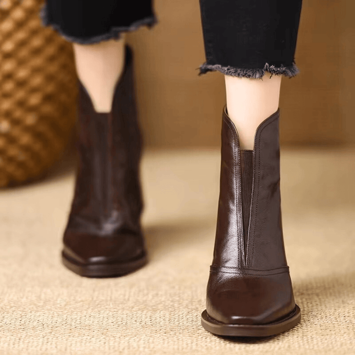 Cornelia | Eleganta läderankelboots med klack
