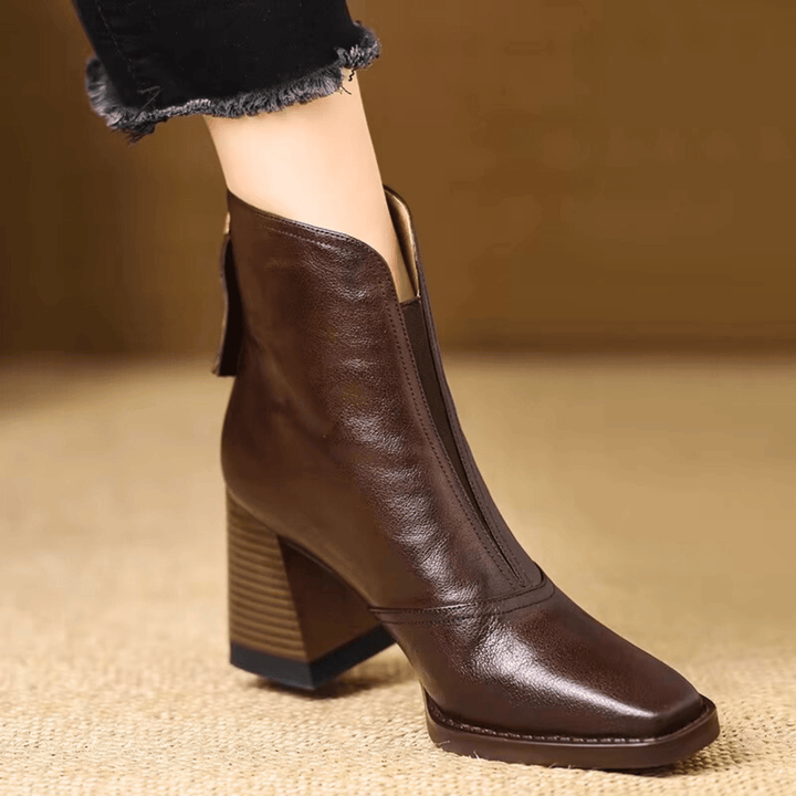 Cornelia | Eleganta läderankelboots med klack